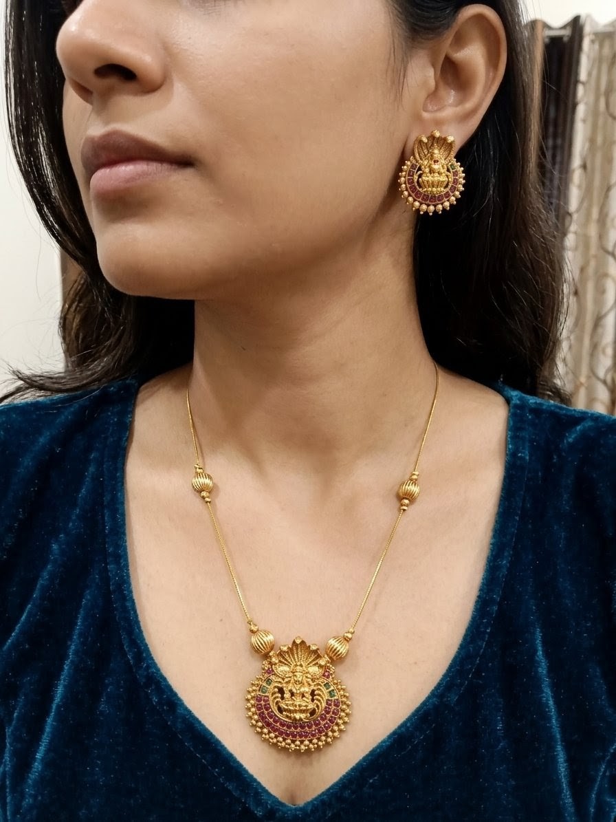Divine Aura Pendant Set