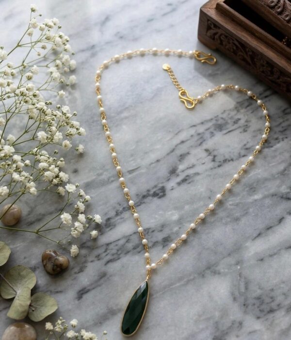 Emerald Grace Pearl Pendant Necklace