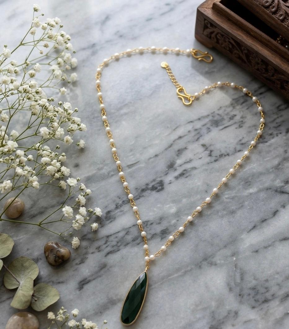 Emerald Grace Pearl Pendant Necklace