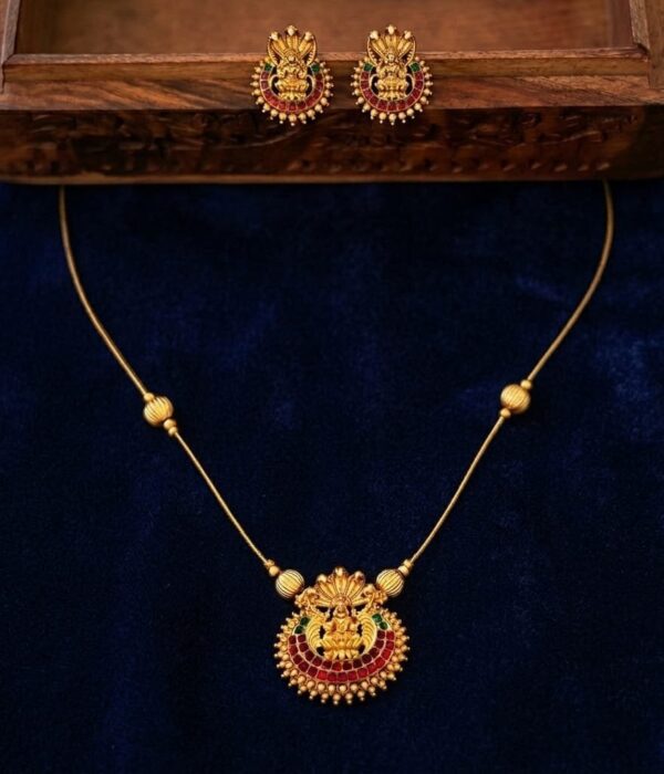 Divine Aura Pendant Set