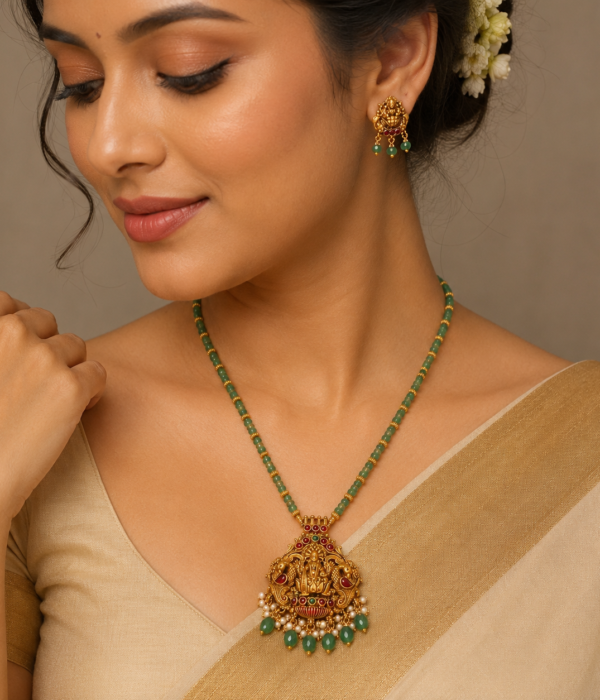 Emerald Bead Divine Pendant Necklace Set