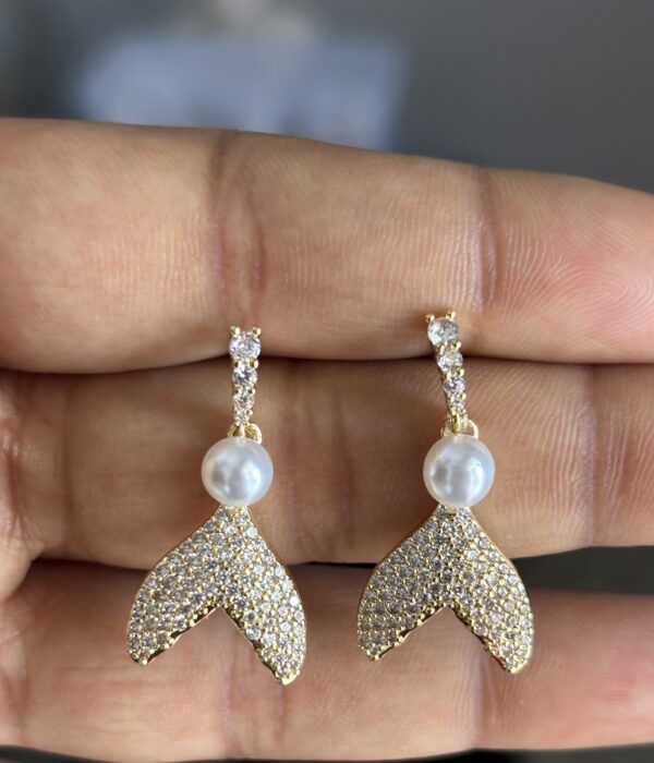 Mermaid Pearl Spark Earrings