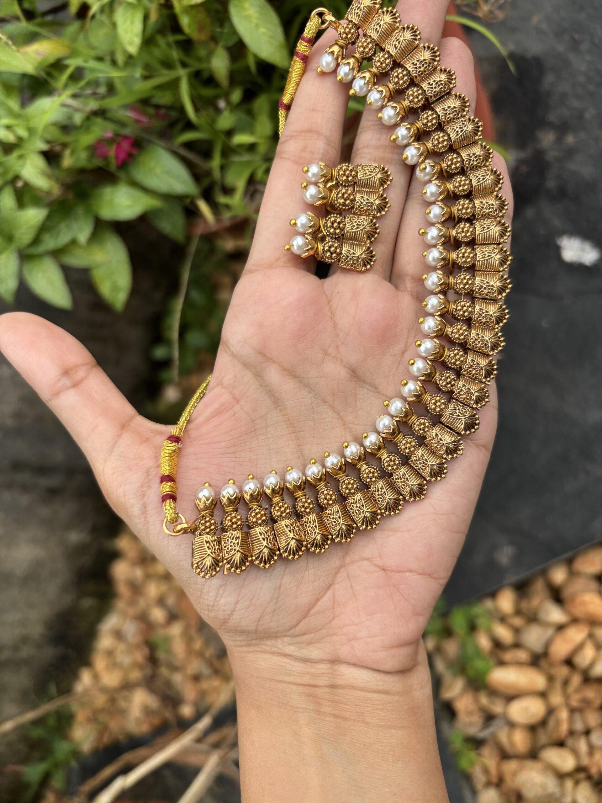 Rajsi Pearl Box Short Neckpiece With Earring
