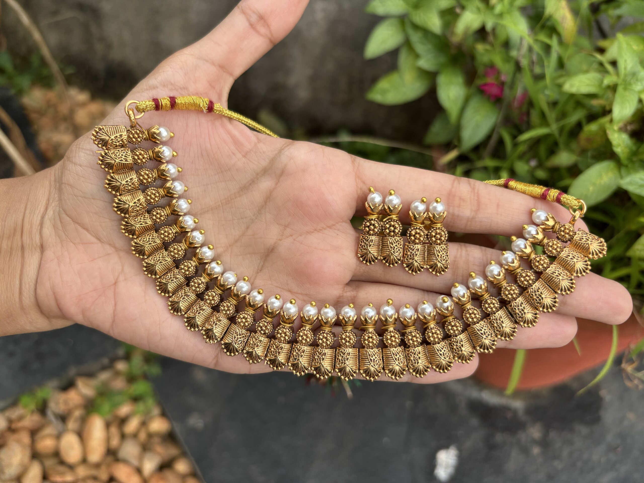 Rajsi Pearl Box Short Neckpiece With Earring