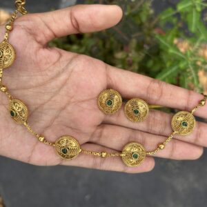 Aaranya Circle Choker With Stud