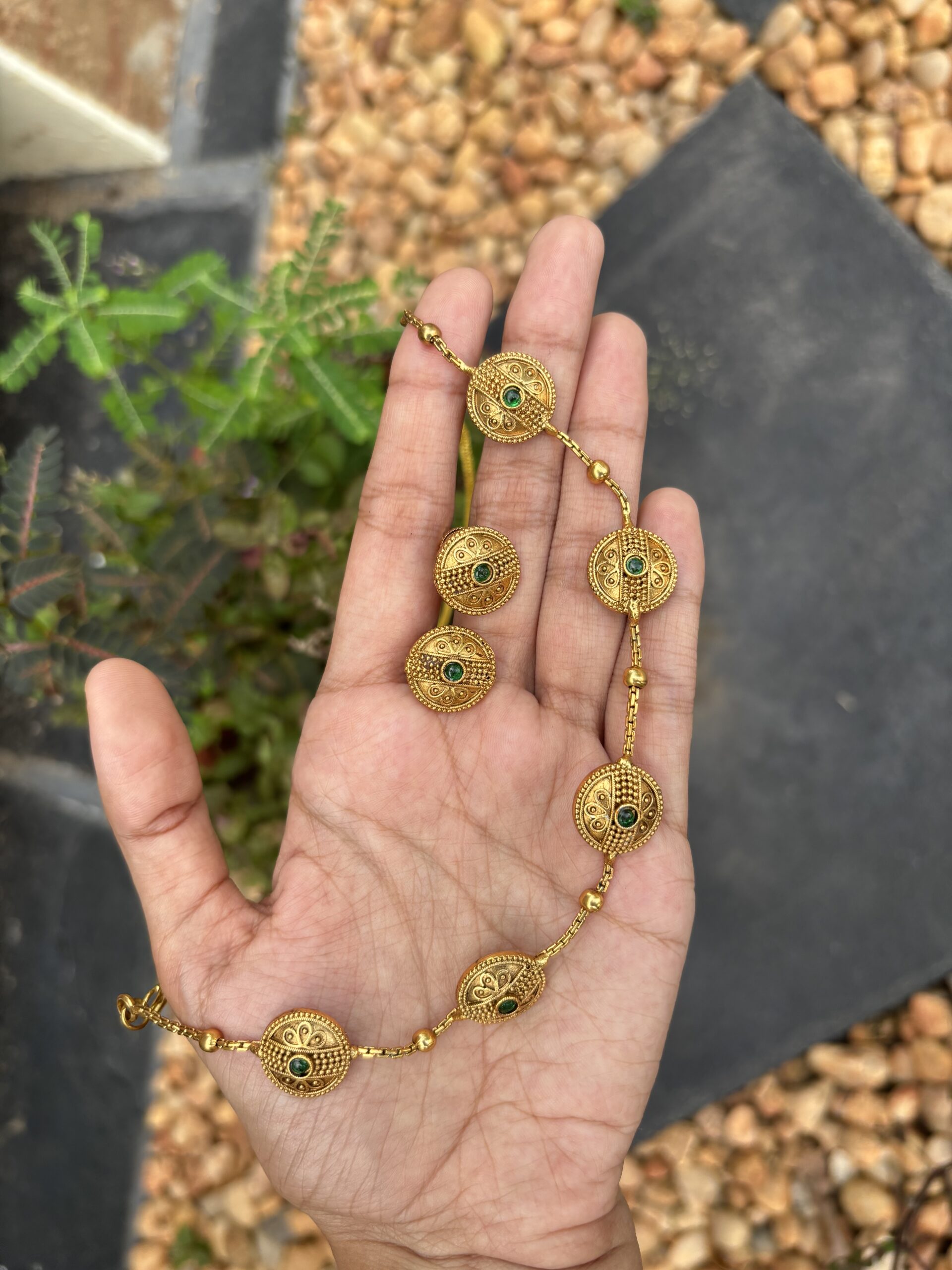 Aaranya Circle Choker With Stud