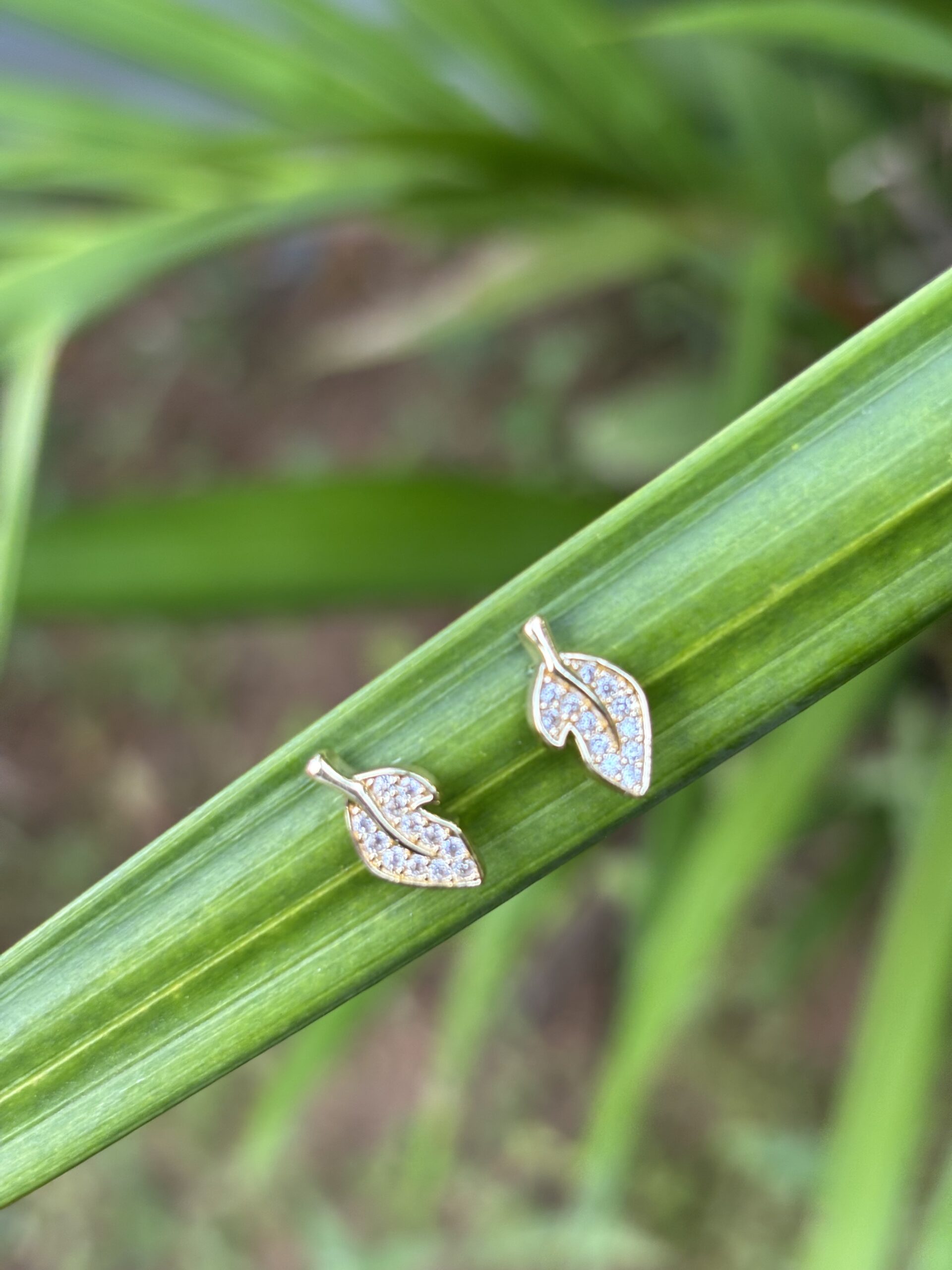 Golden Leaf Stone Stud