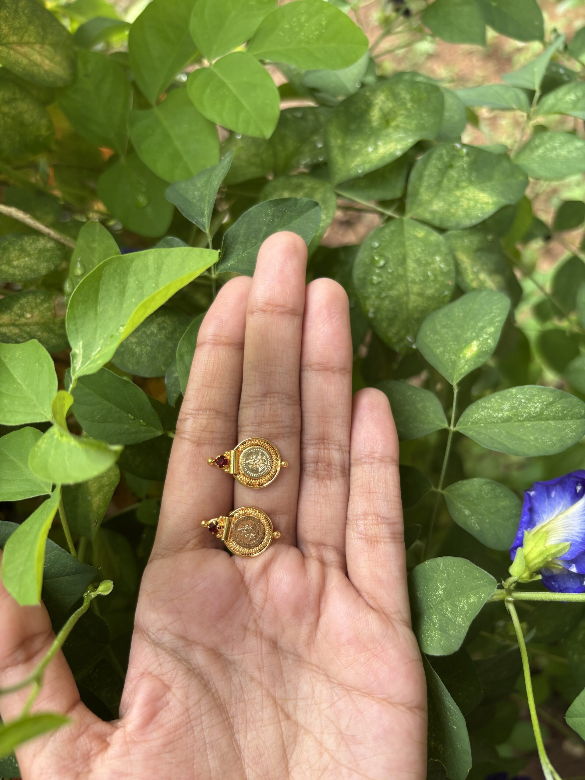 Divya Golden Kashi Stud