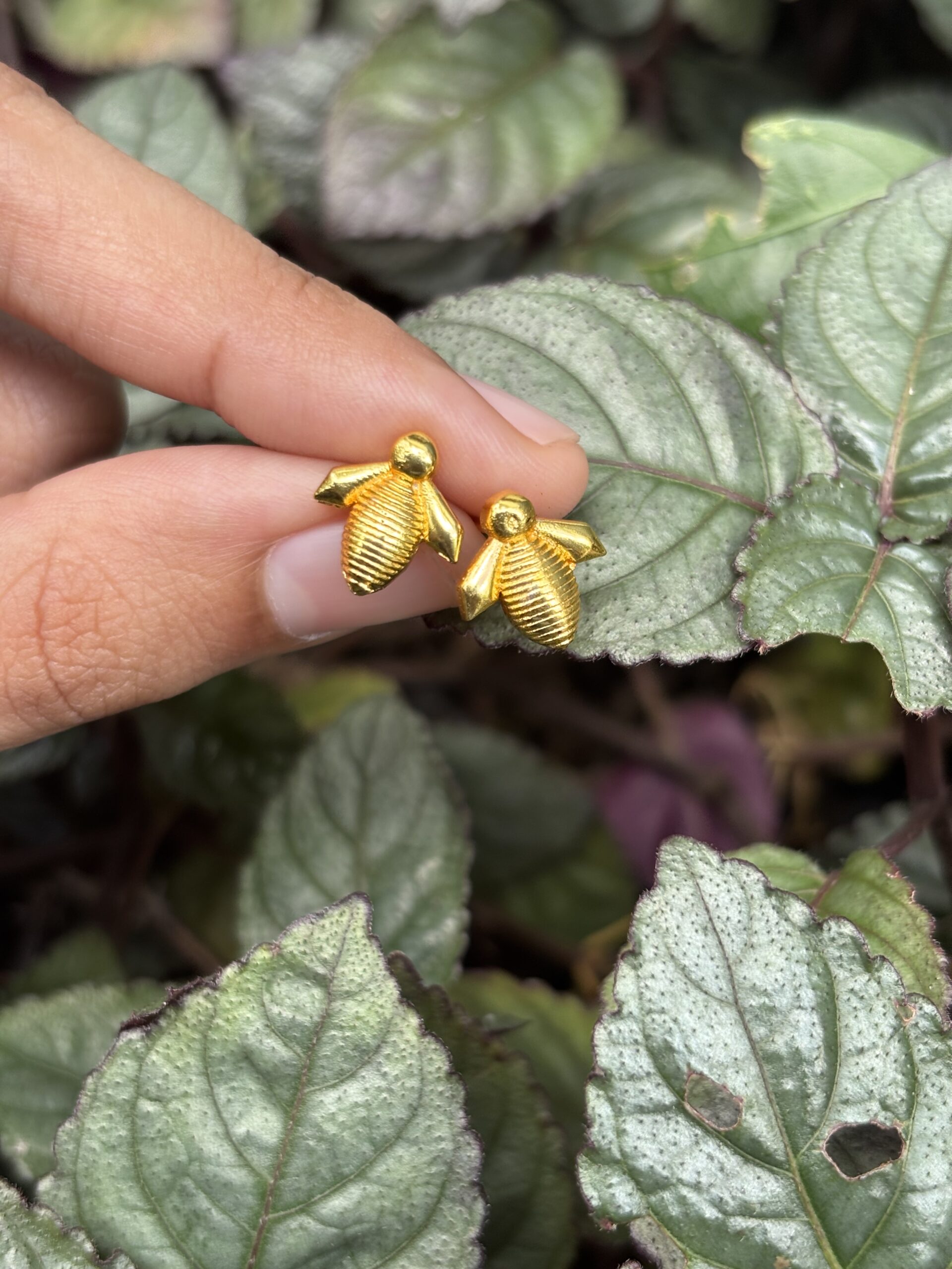 Golden Honey Bee Stud