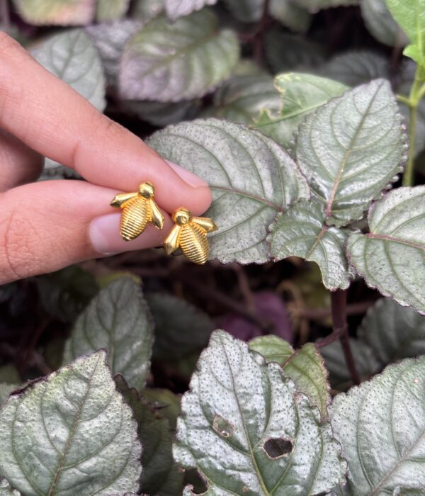 Golden Honey Bee Stud