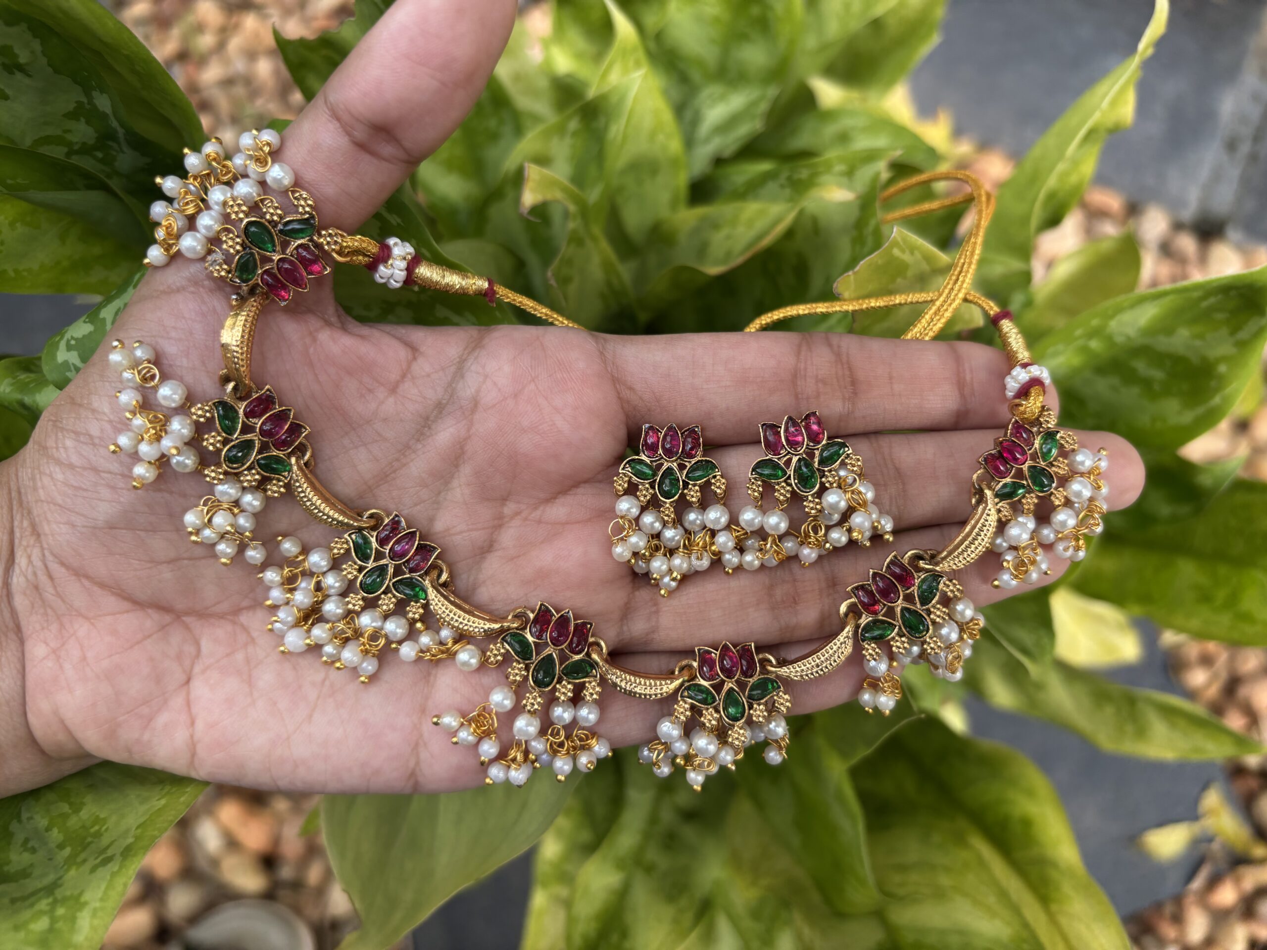 Aabharana Pearl Short Neckpiece With Earring