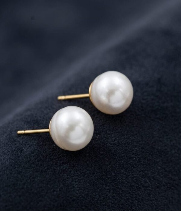 Classic Pearl Studs